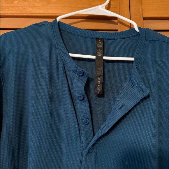 Lululemon Men's Blue Long sleeve Henley - Picture 2 of 3